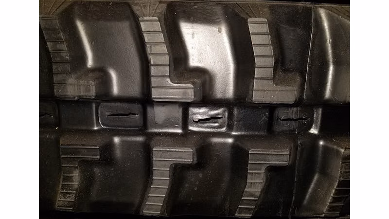 2025 Bobcat 7 Inch Premium Bar Lug MT Loader Track (180 x 72 x 39) (6678661) - Image 1